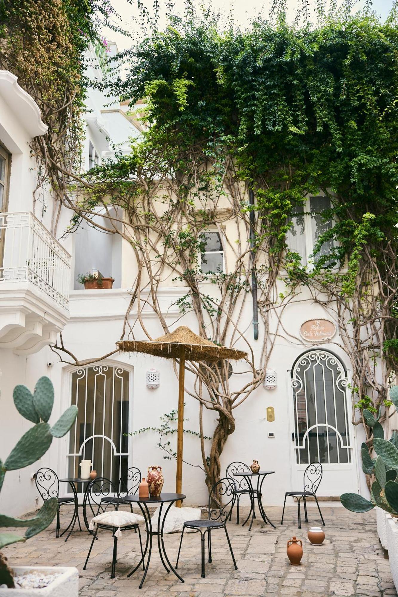 Relais Corte Palmieri & Il Chiostro - Residenza D'Epoca غالّيبولي المظهر الخارجي الصورة